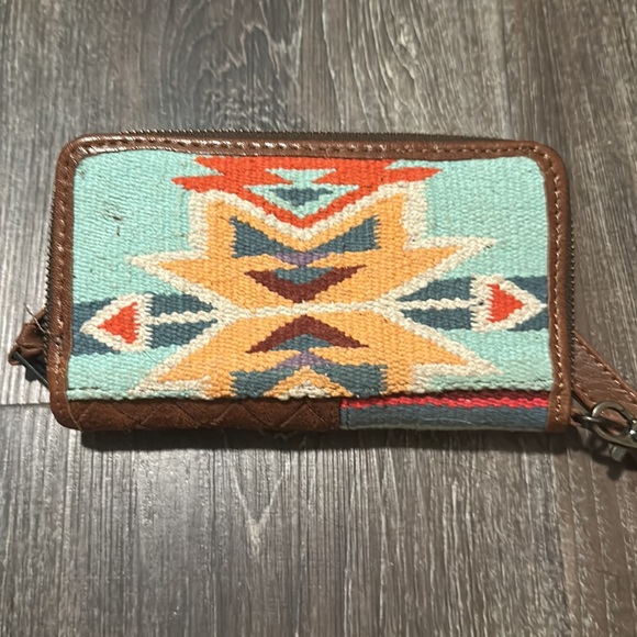 STS purse and wallet has concealed carry pocket only used a few times - Picture 3 of 6